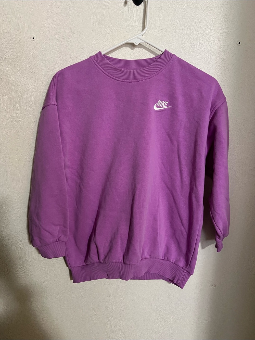 NIKE Classic Club Fleece Athletic Athleisure Crewneck Sweatshirt Purple Girl's M